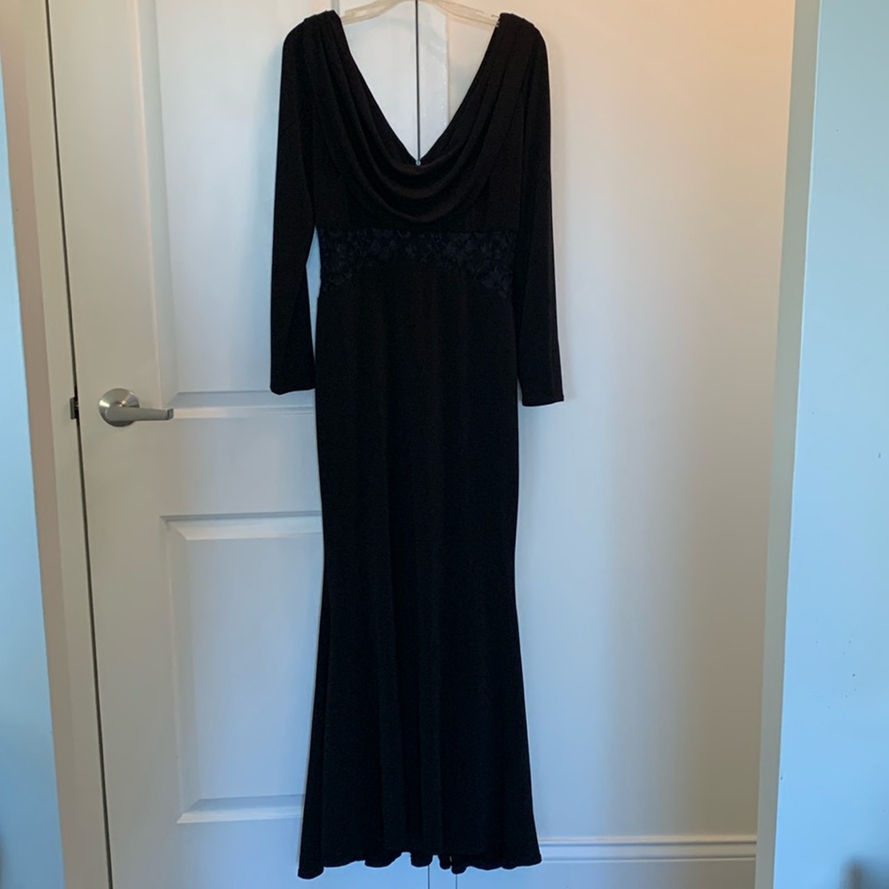 Formal black dress of the shoulder long sleeve middle black lace